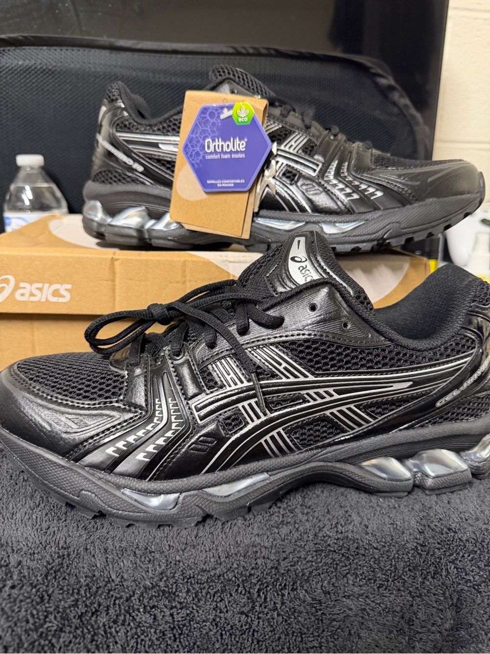 Asics Men's Black and Silver Running Sneakers